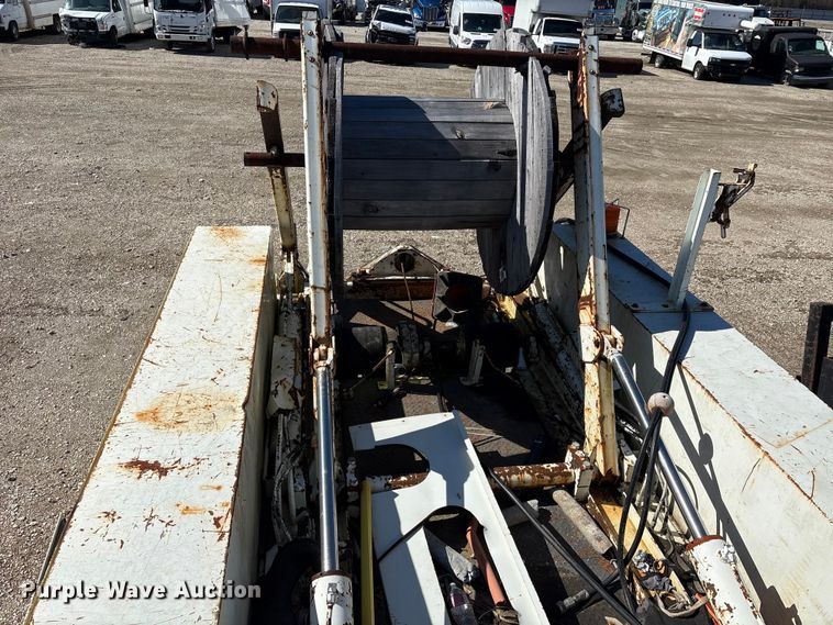 image for item YA1961 2001 International 4700 utilitiy / service truck with reel carrier