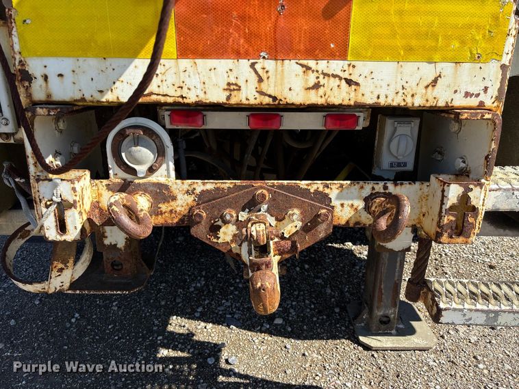 image for item YA1961 2001 International 4700 utilitiy / service truck with reel carrier