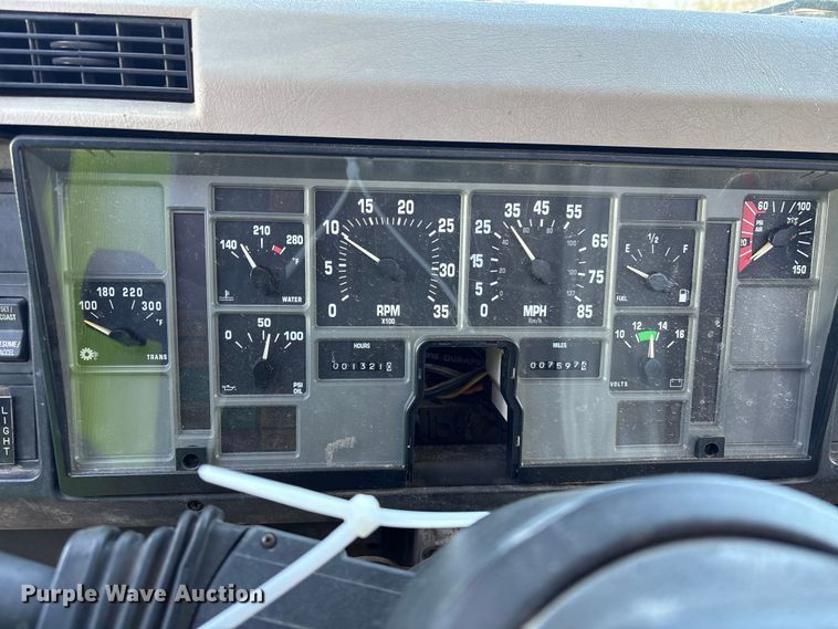 image for item YA1961 2001 International 4700 utilitiy / service truck with reel carrier