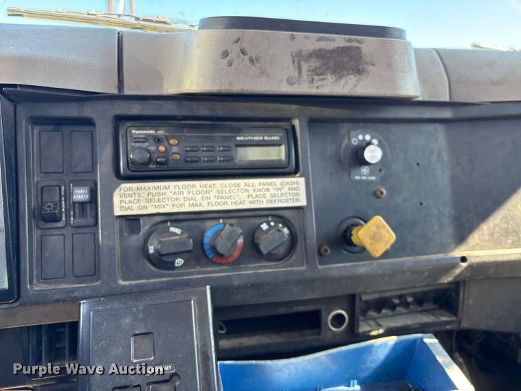 image for item YA1961 2001 International 4700 utilitiy / service truck with reel carrier