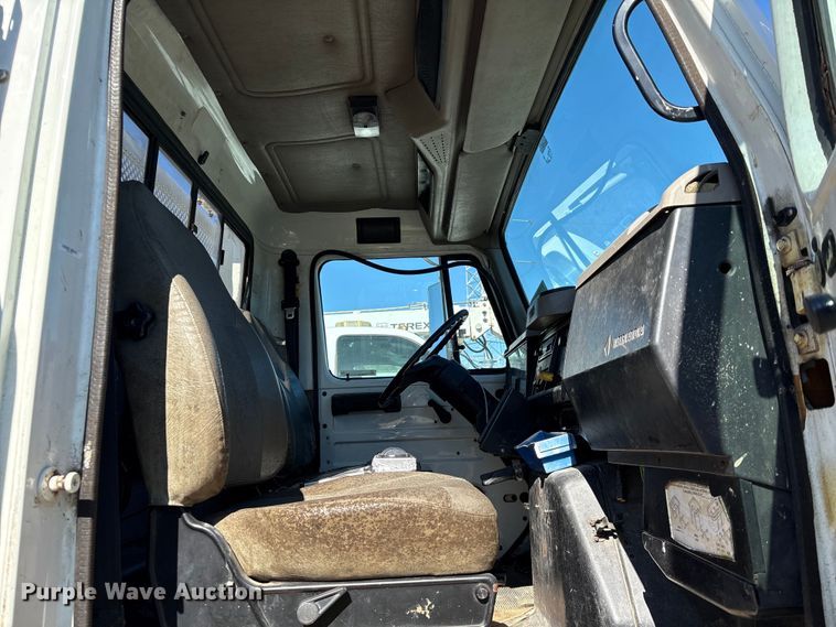 image for item YA1961 2001 International 4700 utilitiy / service truck with reel carrier