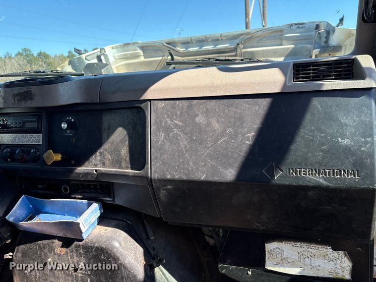image for item YA1961 2001 International 4700 utilitiy / service truck with reel carrier
