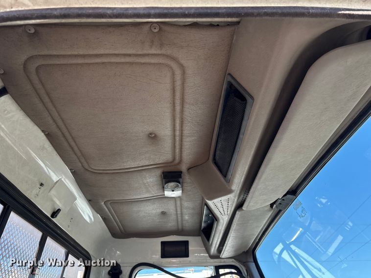 image for item YA1961 2001 International 4700 utilitiy / service truck with reel carrier