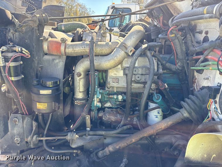 image for item YA1961 2001 International 4700 utilitiy / service truck with reel carrier