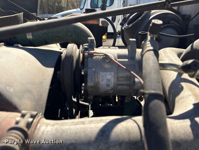 image for item YA1961 2001 International 4700 utilitiy / service truck with reel carrier