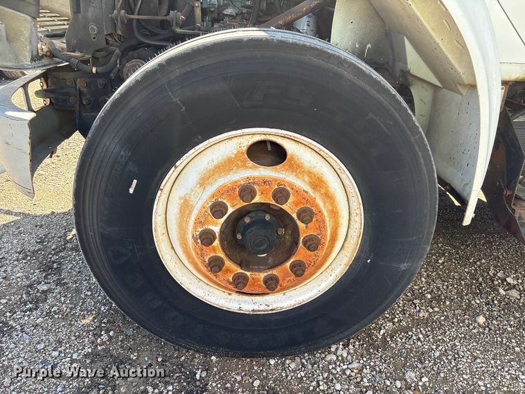 image for item YA1961 2001 International 4700 utilitiy / service truck with reel carrier