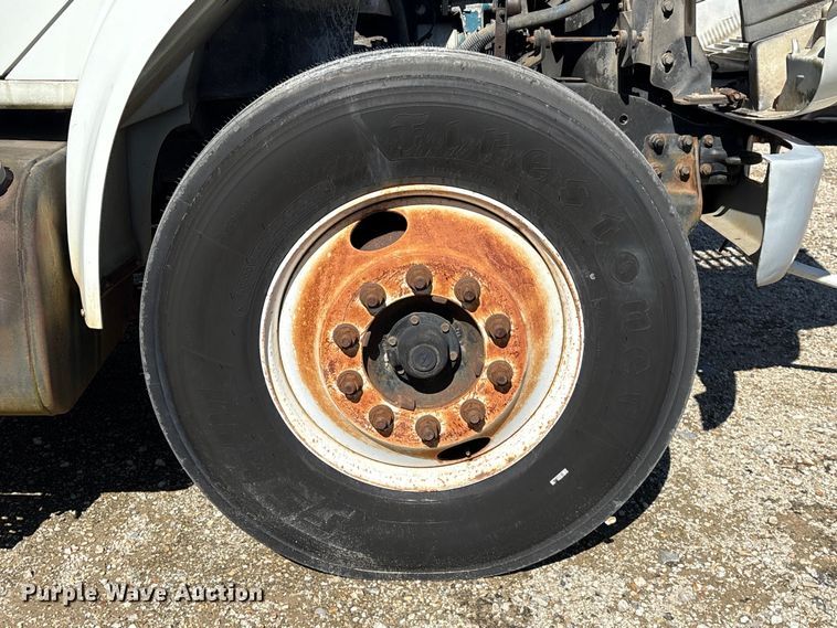 image for item YA1961 2001 International 4700 utilitiy / service truck with reel carrier