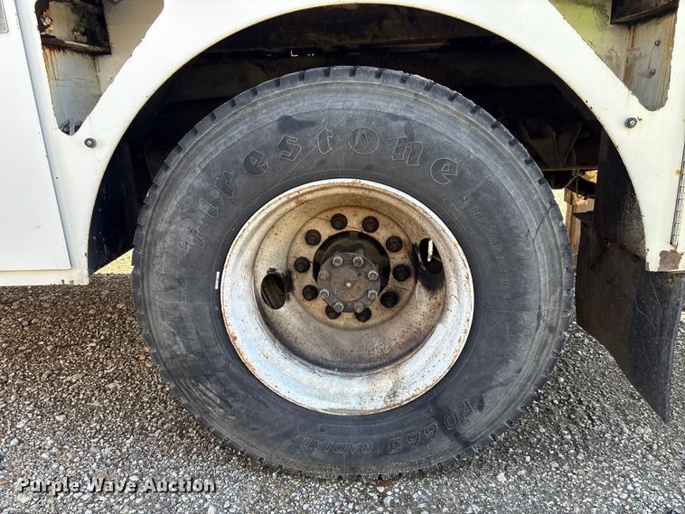 image for item YA1961 2001 International 4700 utilitiy / service truck with reel carrier