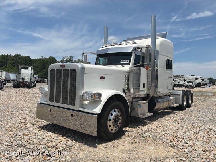 image for item YA2155 2021 Peterbilt 389 semi truck