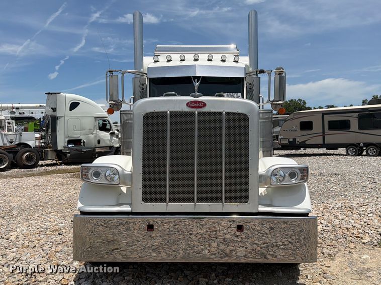 image for item YA2155 2021 Peterbilt 389 semi truck