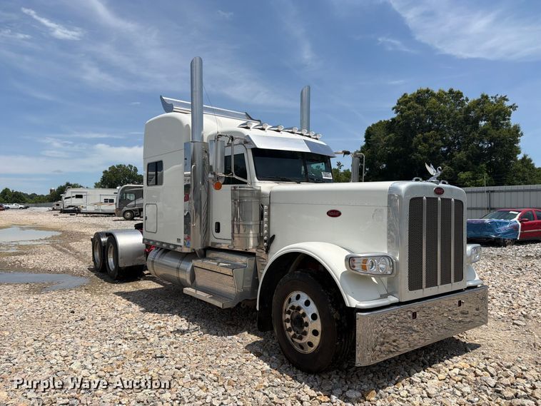 image for item YA2155 2021 Peterbilt 389 semi truck
