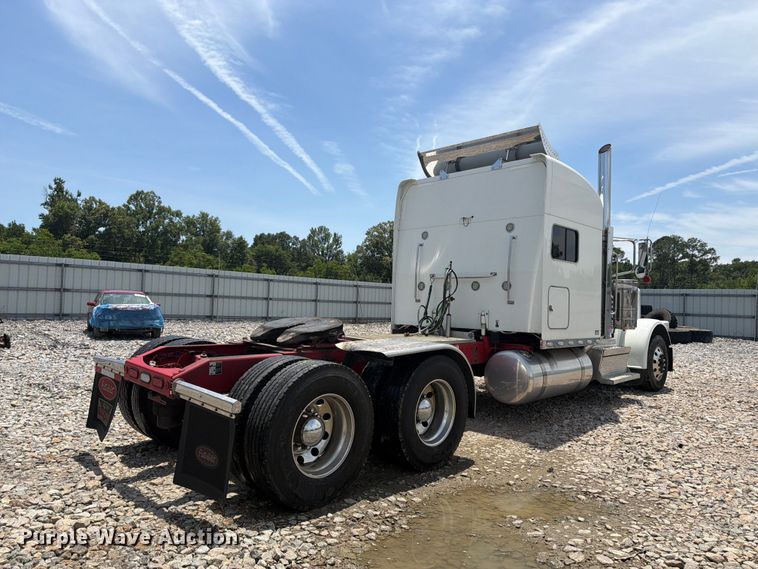 image for item YA2155 2021 Peterbilt 389 semi truck