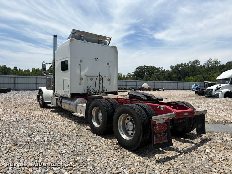 image for item YA2155 2021 Peterbilt 389 semi truck