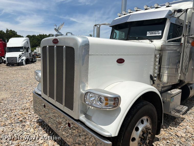 image for item YA2155 2021 Peterbilt 389 semi truck