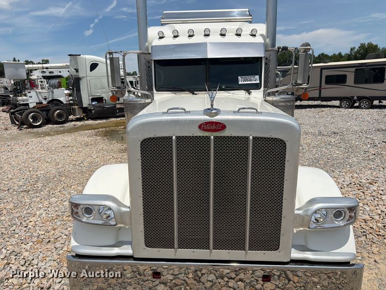 image for item YA2155 2021 Peterbilt 389 semi truck