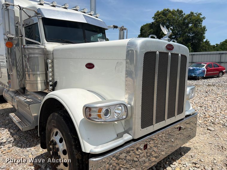 image for item YA2155 2021 Peterbilt 389 semi truck
