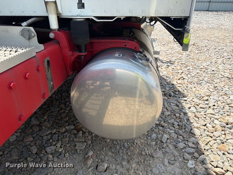 image for item YA2155 2021 Peterbilt 389 semi truck