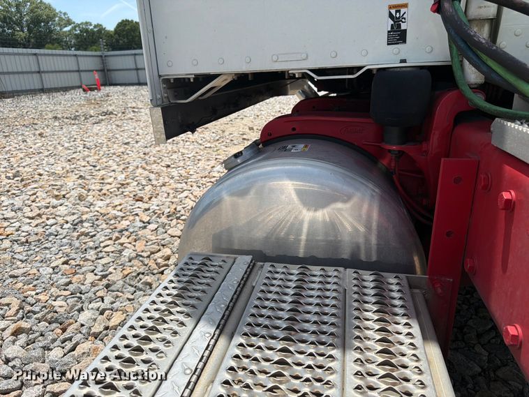 image for item YA2155 2021 Peterbilt 389 semi truck