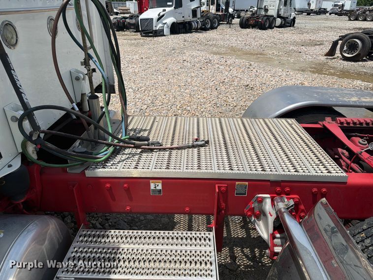 image for item YA2155 2021 Peterbilt 389 semi truck