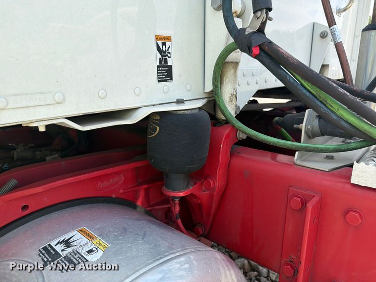 image for item YA2155 2021 Peterbilt 389 semi truck