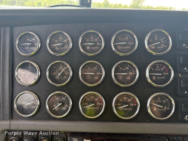 image for item YA2155 2021 Peterbilt 389 semi truck