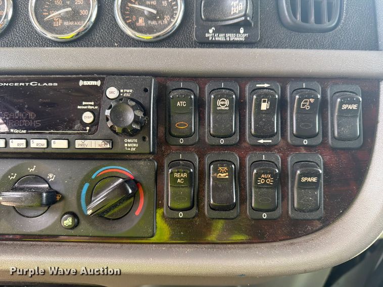image for item YA2155 2021 Peterbilt 389 semi truck