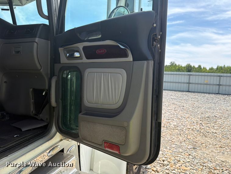 image for item YA2155 2021 Peterbilt 389 semi truck