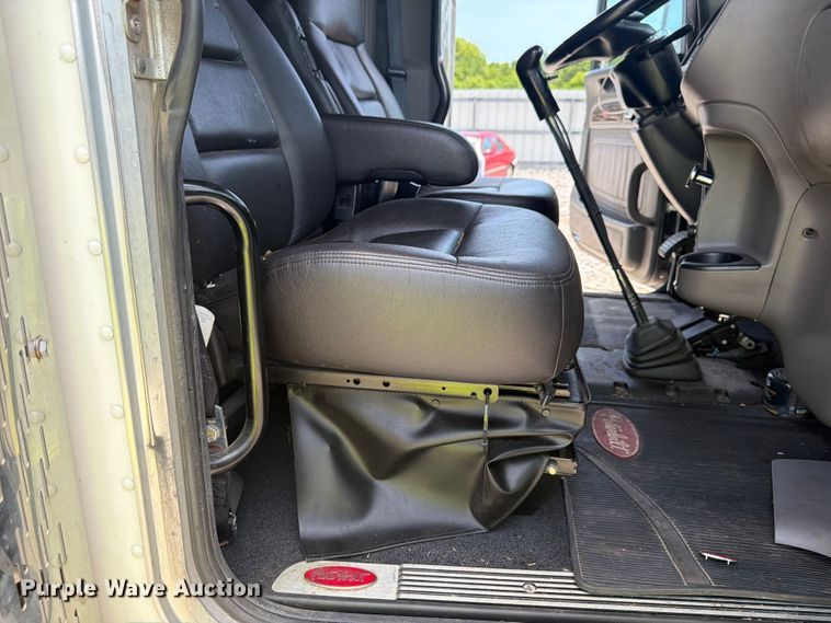 image for item YA2155 2021 Peterbilt 389 semi truck