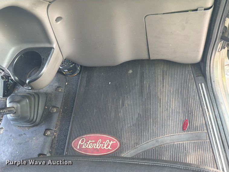 image for item YA2155 2021 Peterbilt 389 semi truck