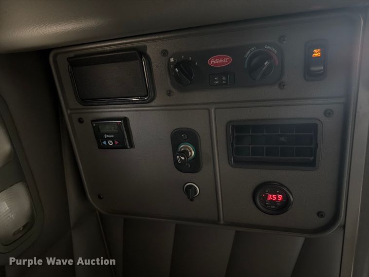 image for item YA2155 2021 Peterbilt 389 semi truck