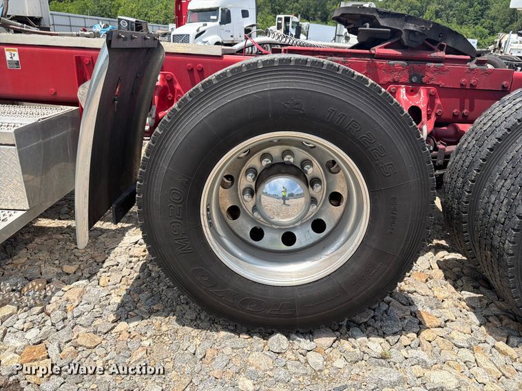 image for item YA2155 2021 Peterbilt 389 semi truck