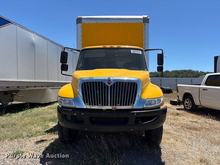 image for item YA2223 2019 International 4300 box truck