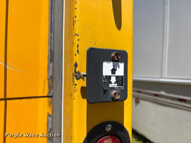 image for item YA2223 2019 International 4300 box truck