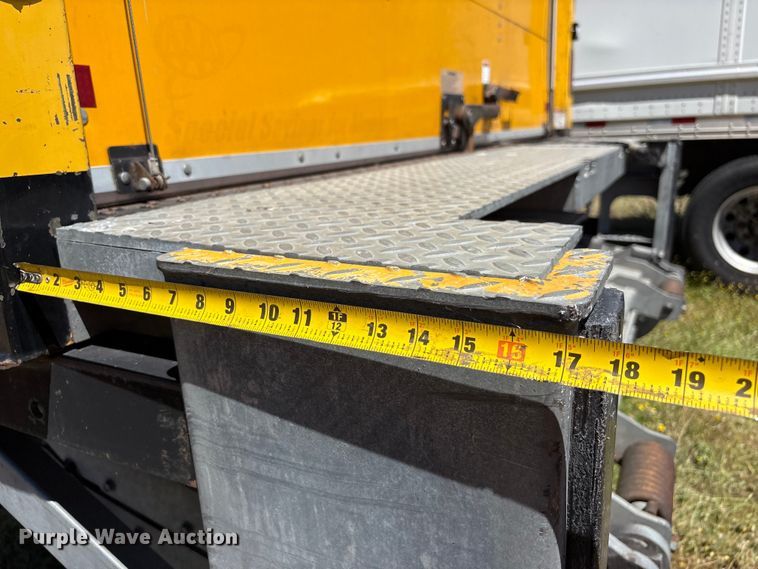 image for item YA2223 2019 International 4300 box truck
