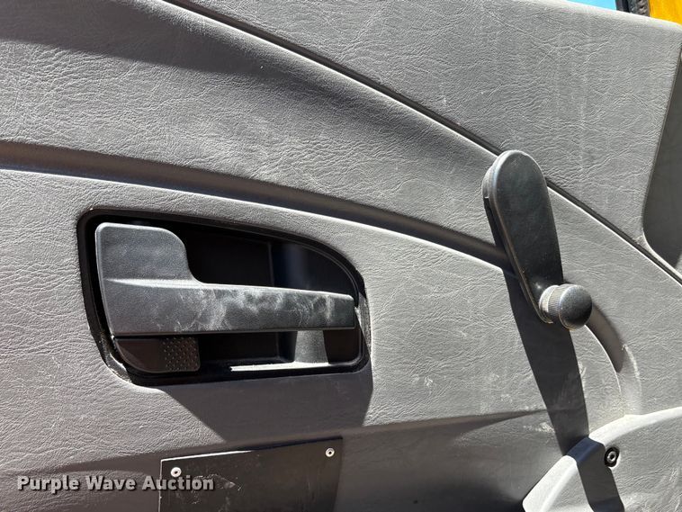 image for item YA2223 2019 International 4300 box truck