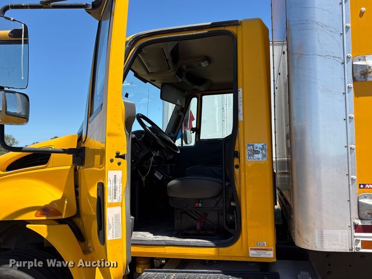 image for item YA2223 2019 International 4300 box truck