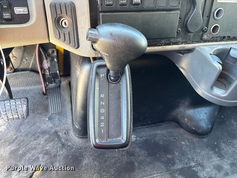 image for item YA2223 2019 International 4300 box truck