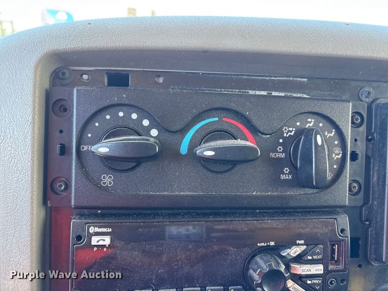 image for item YA2223 2019 International 4300 box truck