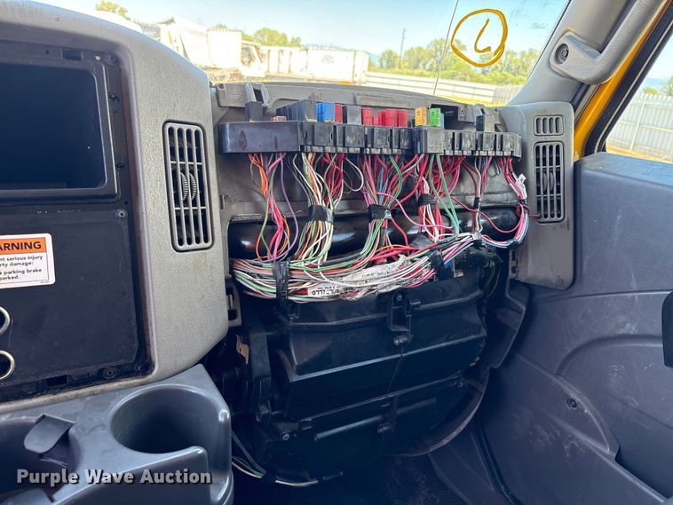 image for item YA2223 2019 International 4300 box truck