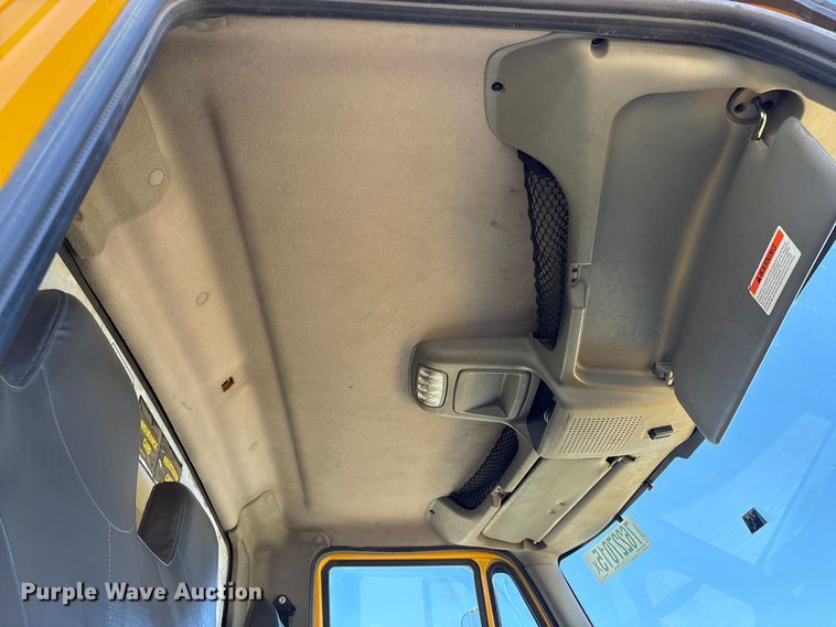 image for item YA2223 2019 International 4300 box truck