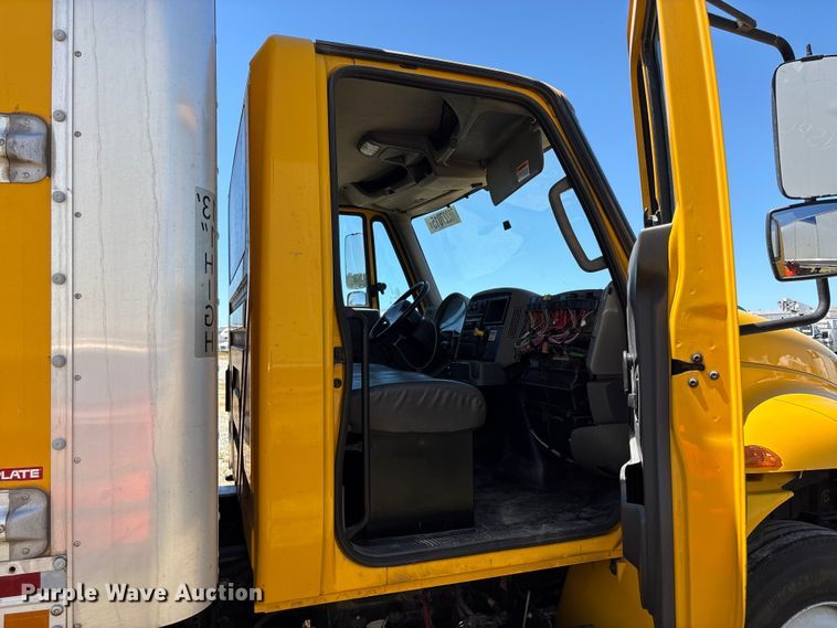 image for item YA2223 2019 International 4300 box truck
