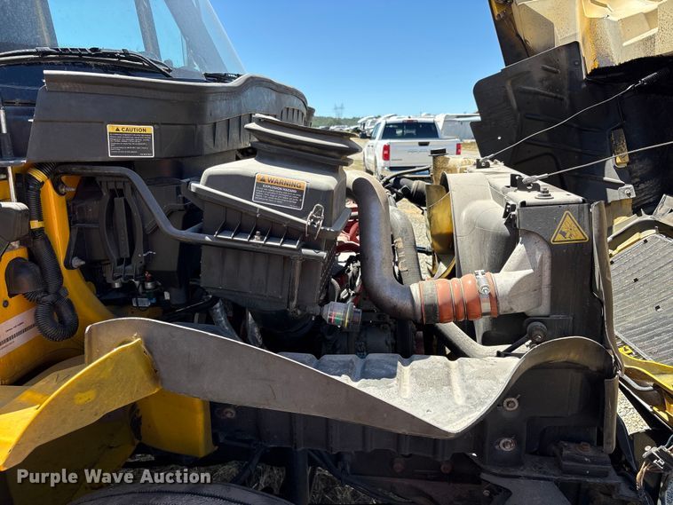 image for item YA2223 2019 International 4300 box truck