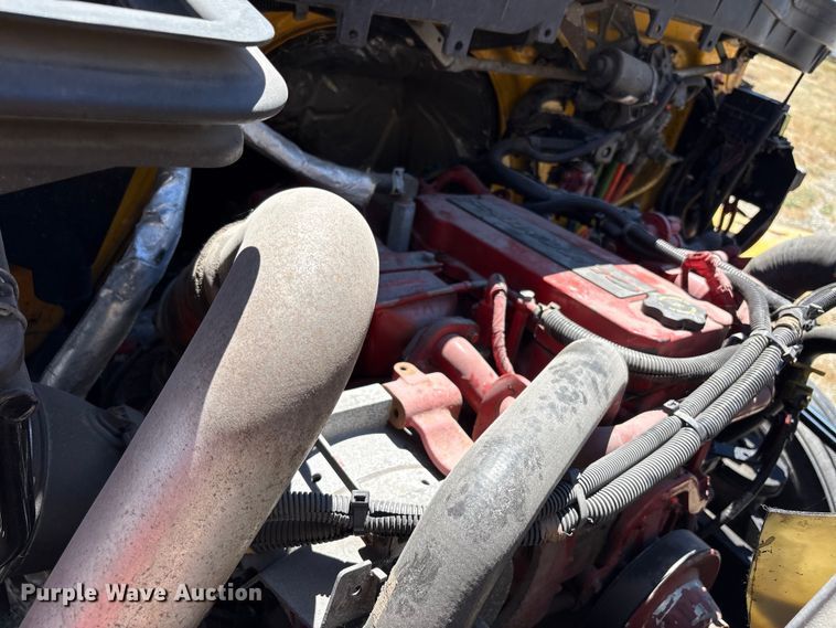 image for item YA2223 2019 International 4300 box truck