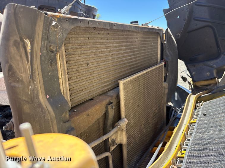 image for item YA2223 2019 International 4300 box truck