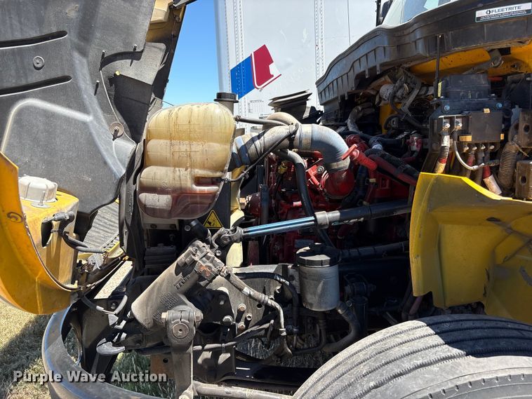 image for item YA2223 2019 International 4300 box truck