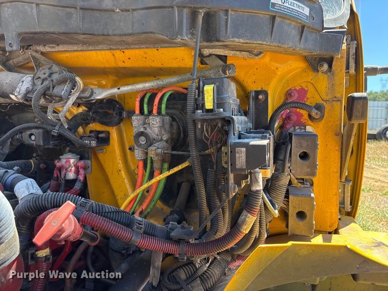 image for item YA2223 2019 International 4300 box truck