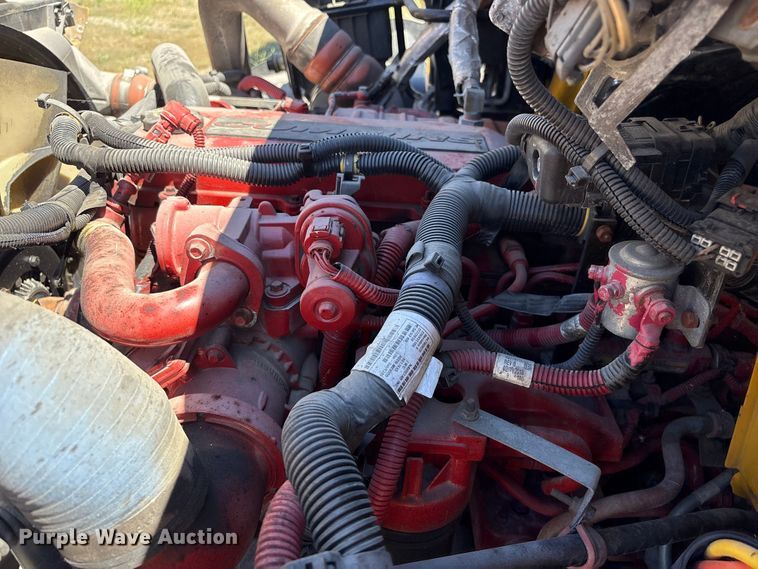 image for item YA2223 2019 International 4300 box truck