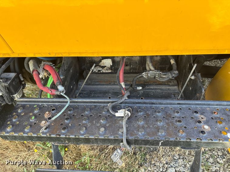 image for item YA2223 2019 International 4300 box truck