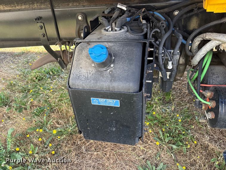 image for item YA2223 2019 International 4300 box truck