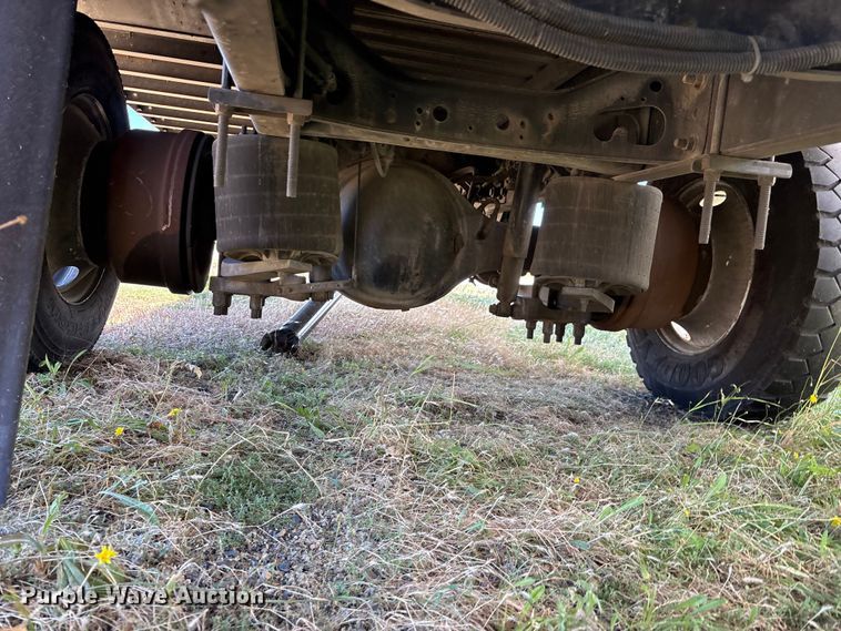 image for item YA2223 2019 International 4300 box truck